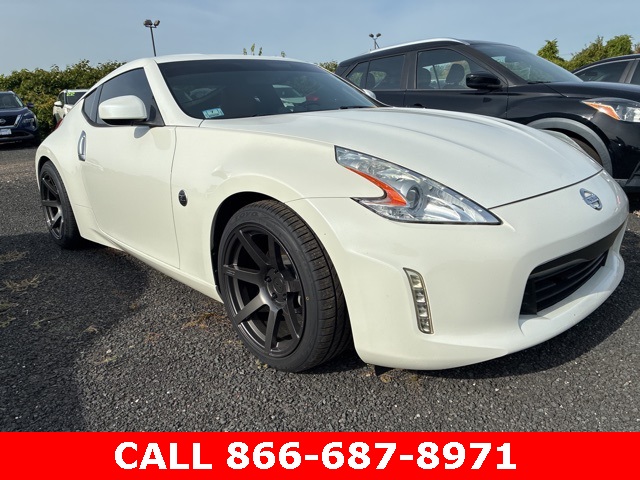2014 Nissan 370Z Touring photo 3