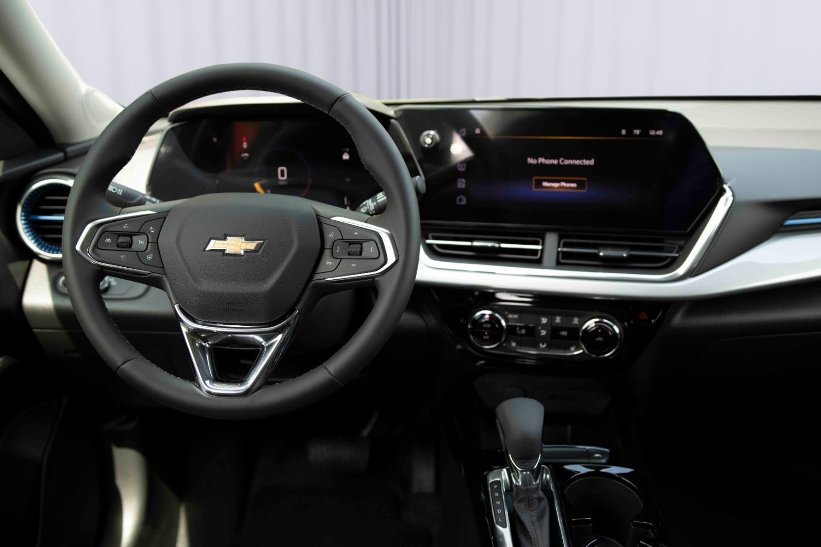 2025 Chevrolet Trax LT photo 12
