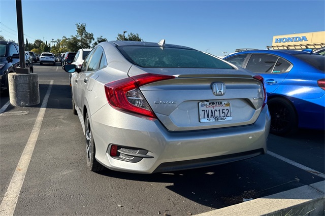 2016 Honda Civic Touring photo 3