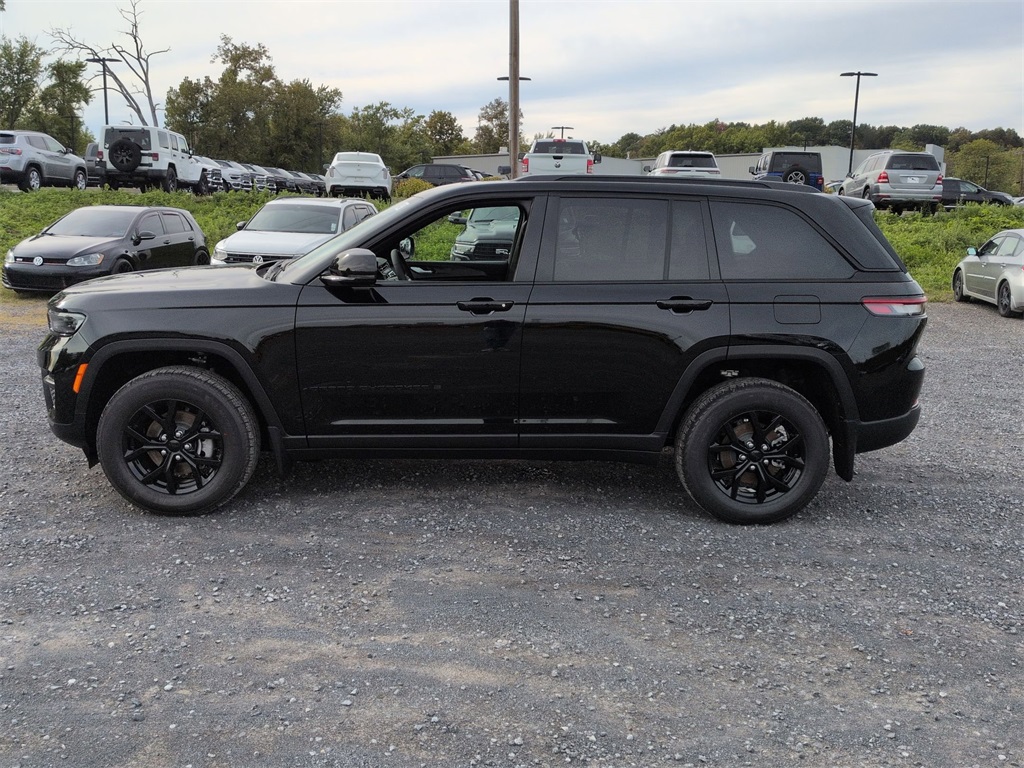 2025 Jeep Grand Cherokee Altitude X photo 3