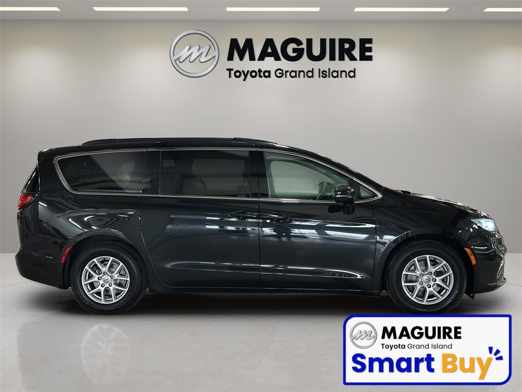 2022 Chrysler Pacifica Touring L photo 2