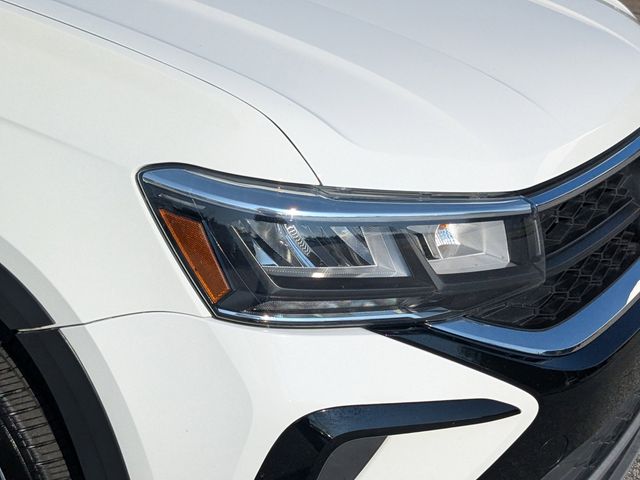 2023 Volkswagen Taos SE photo 8