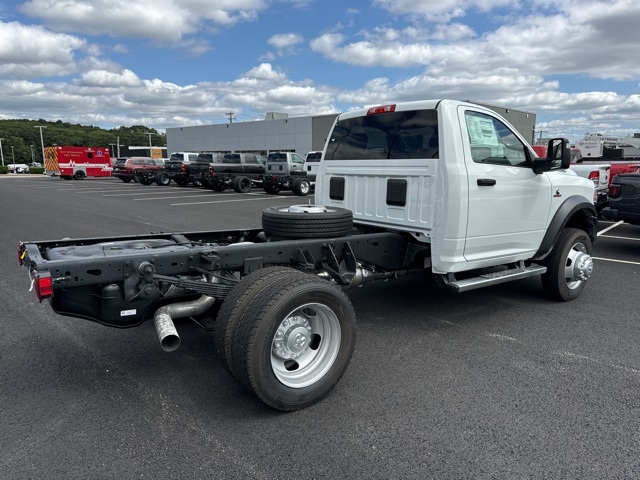 2024 Ram 5500 Tradesman photo 3