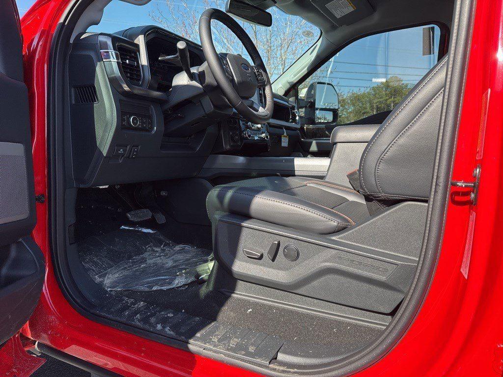 2025 Ford F-250 Lariat photo 3