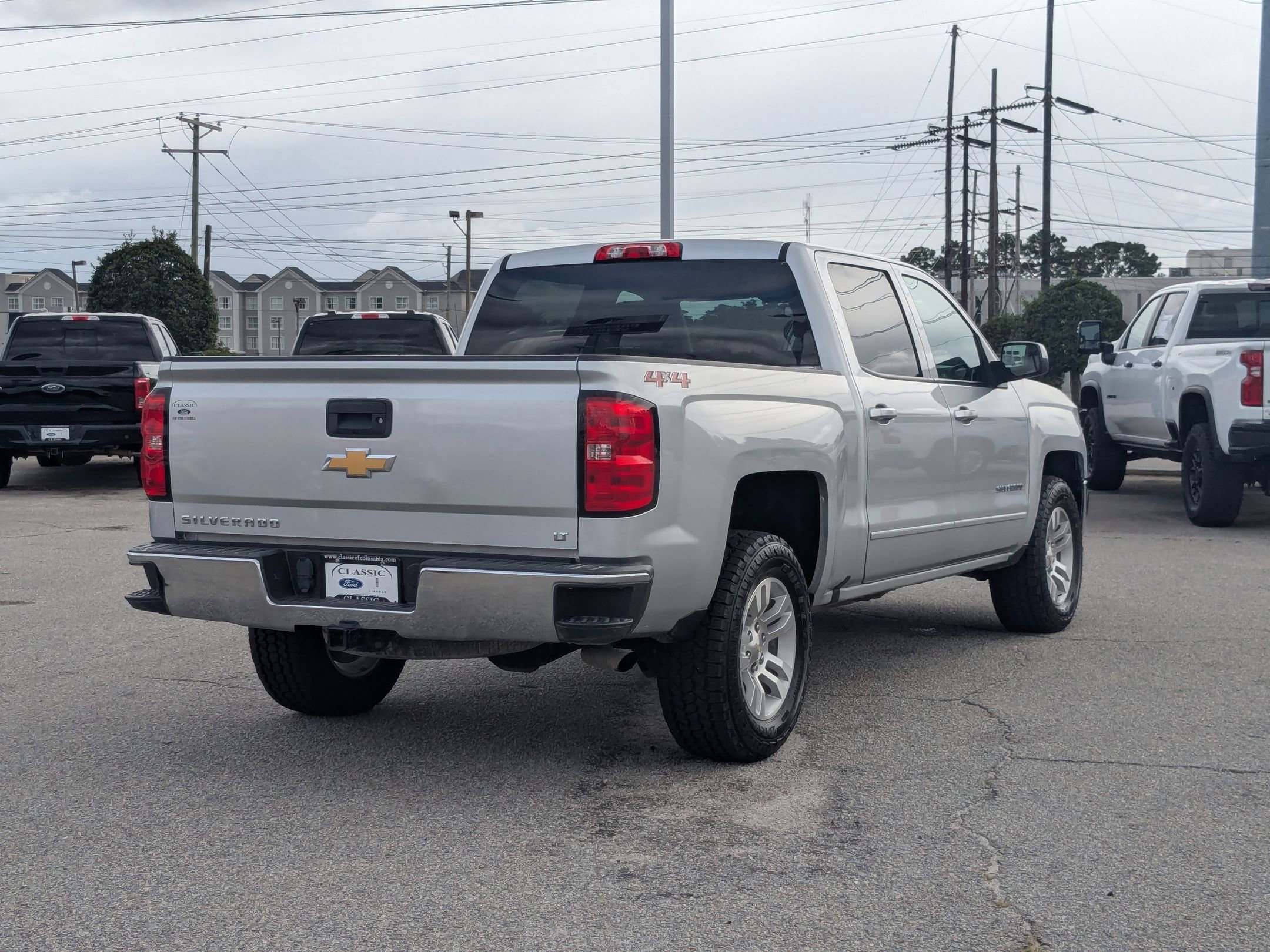 2018 Chevrolet Silverado 1500 LT photo 3