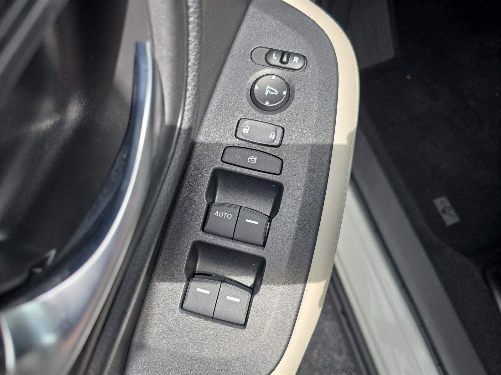 2023 Honda HR-V LX photo 13