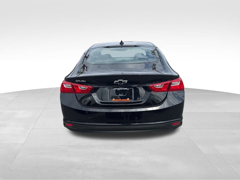 2022 Chevrolet Malibu LS photo 4