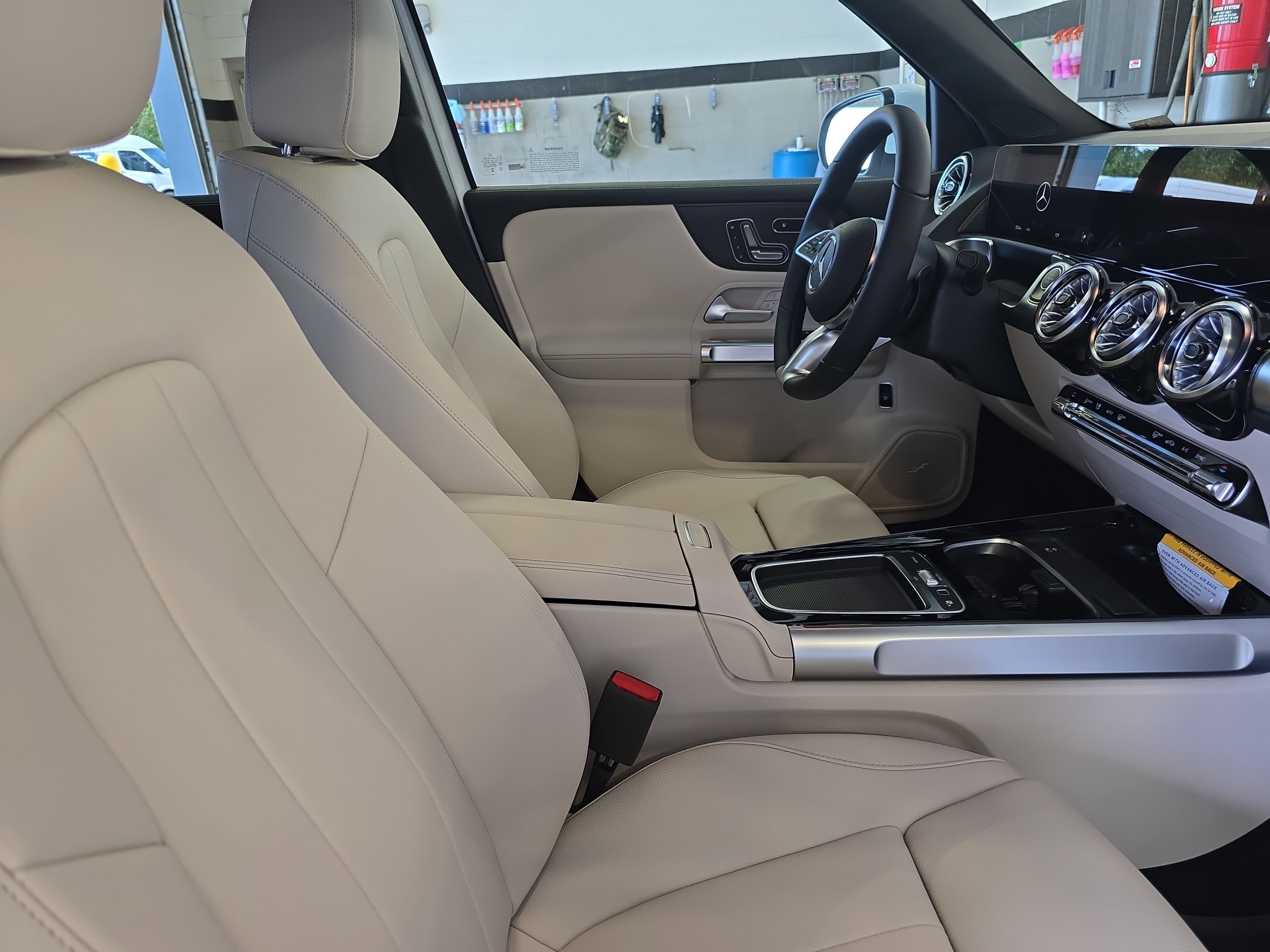2026 Mercedes Benz GLB 250 photo 7