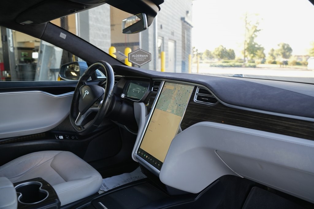2016 Tesla Model S 70D photo 15