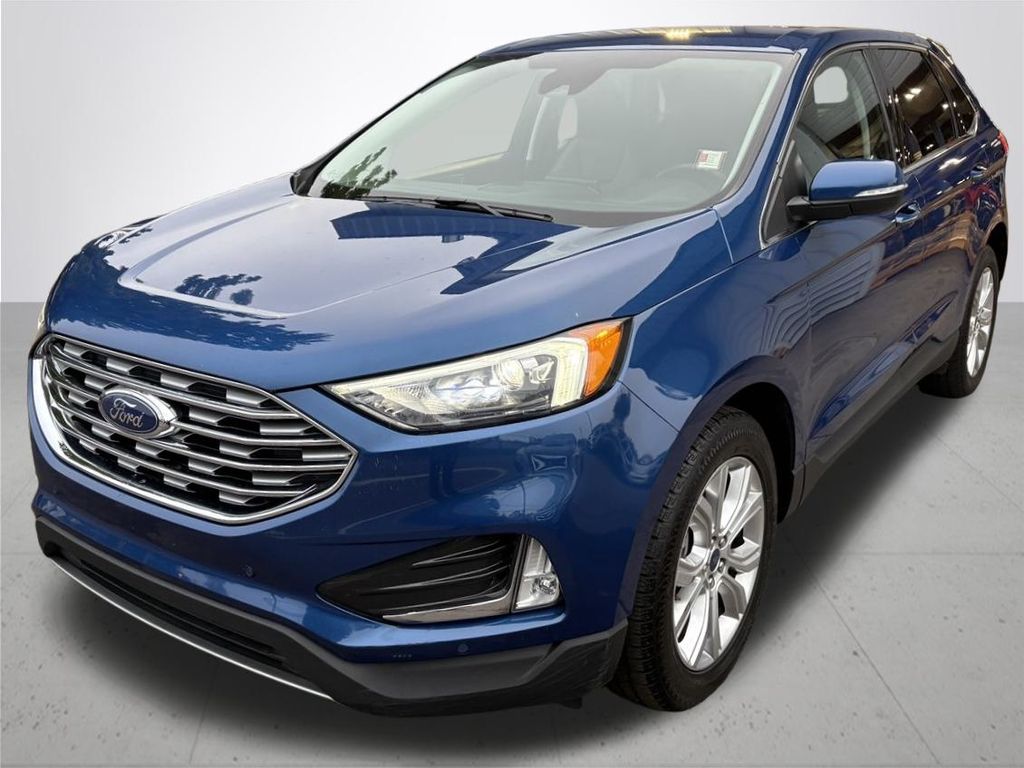 2022 Ford Edge Titanium photo 2