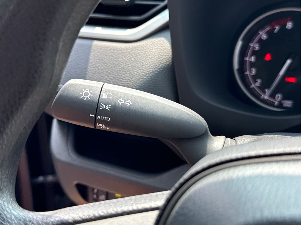 2025 Toyota RAV4 XLE photo 24
