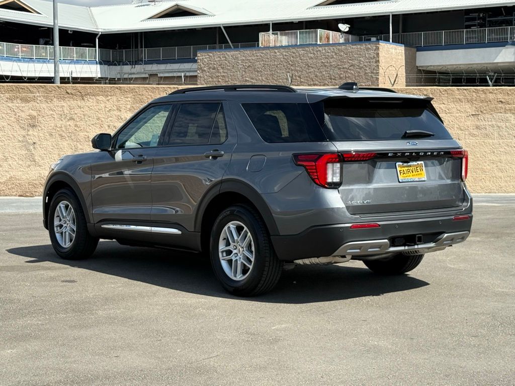2025 Ford Explorer photo 5