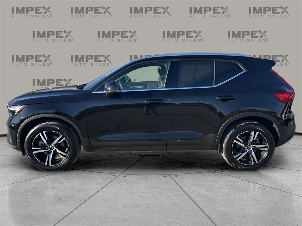 2025 Volvo XC40 Core photo 2