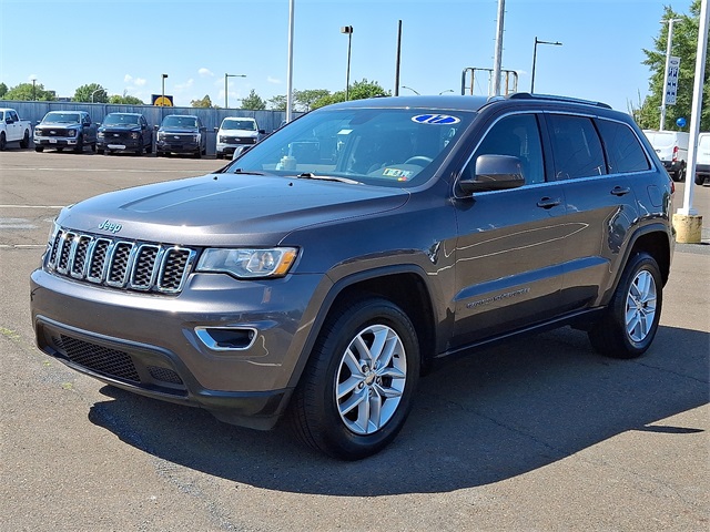 2017 Jeep Grand Cherokee Laredo photo 3