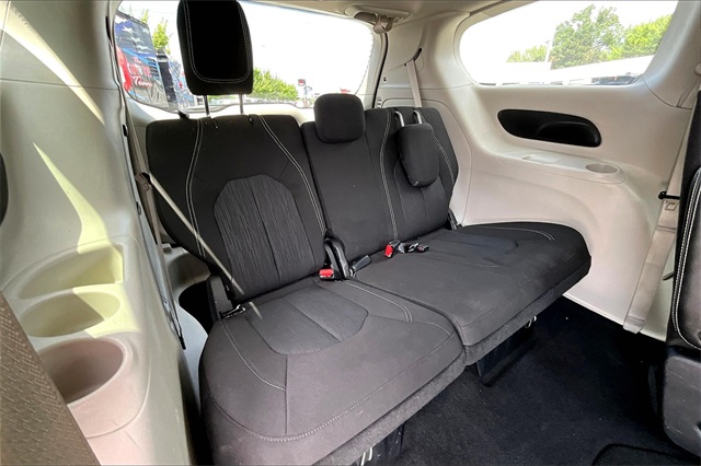 2022 Chrysler Voyager LX photo 26