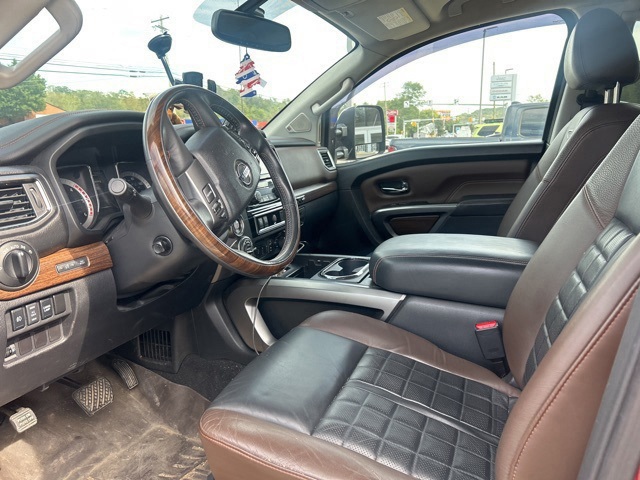 2016 Nissan Titan Platinum Reserve photo 2