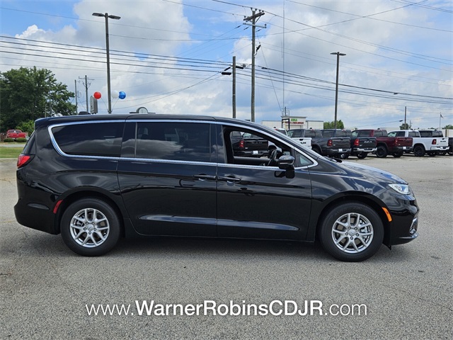 2025 Chrysler Pacifica photo 12