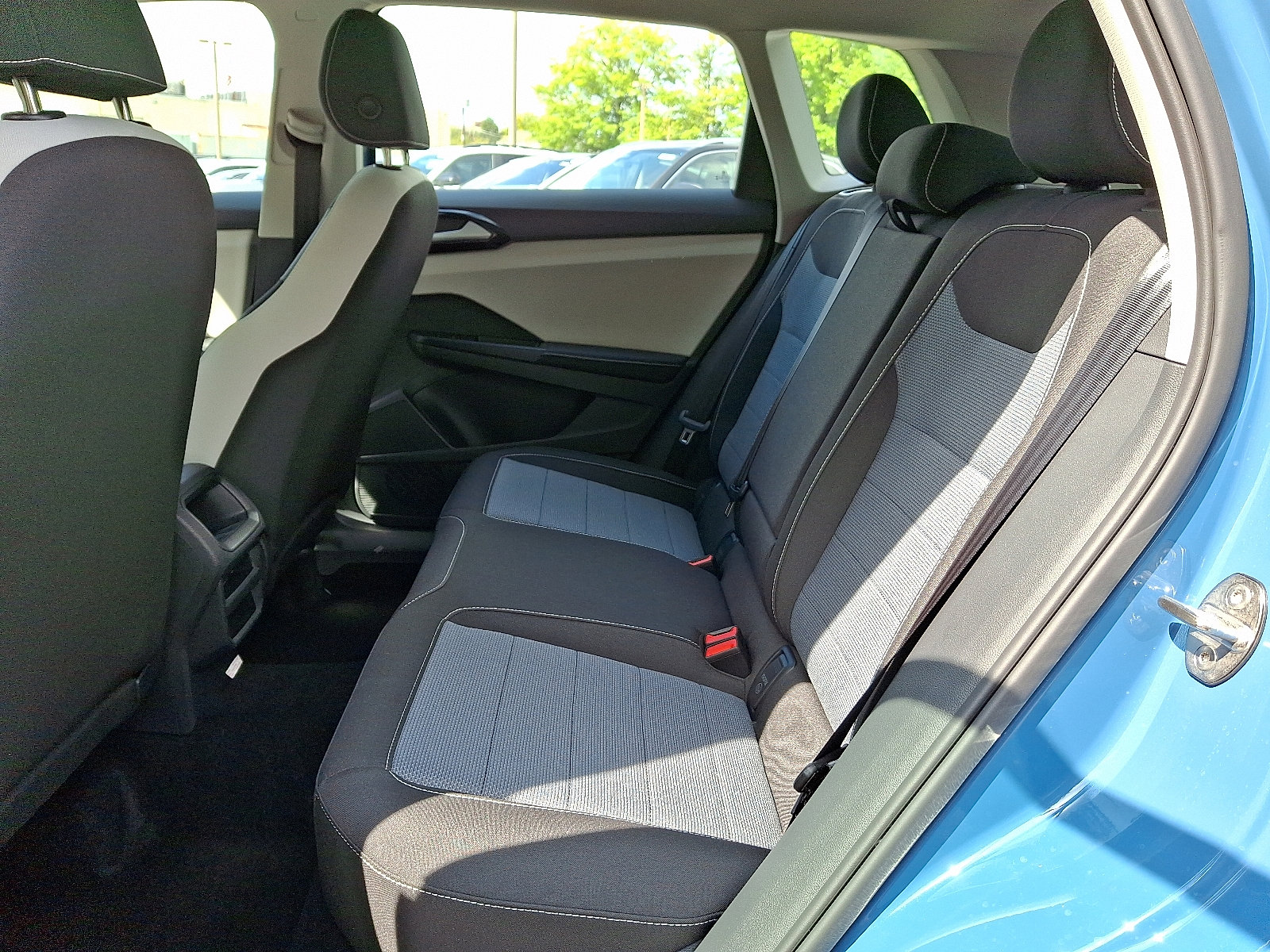 2025 Volkswagen Taos S photo 4