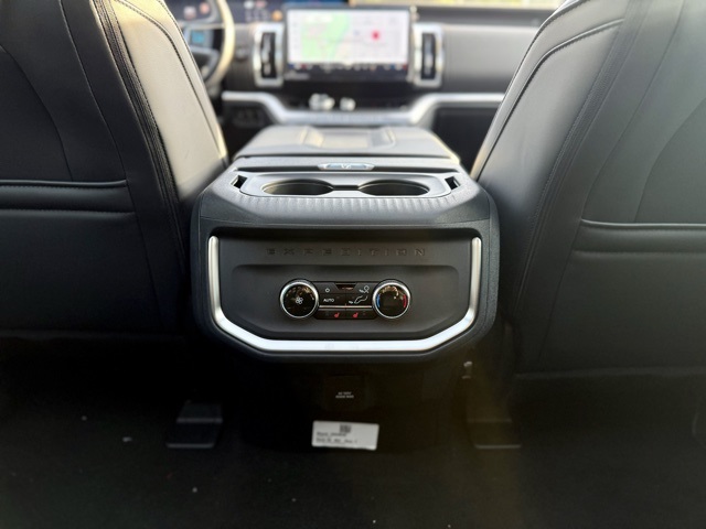 2025 Ford Expedition MAX Platinum photo 31