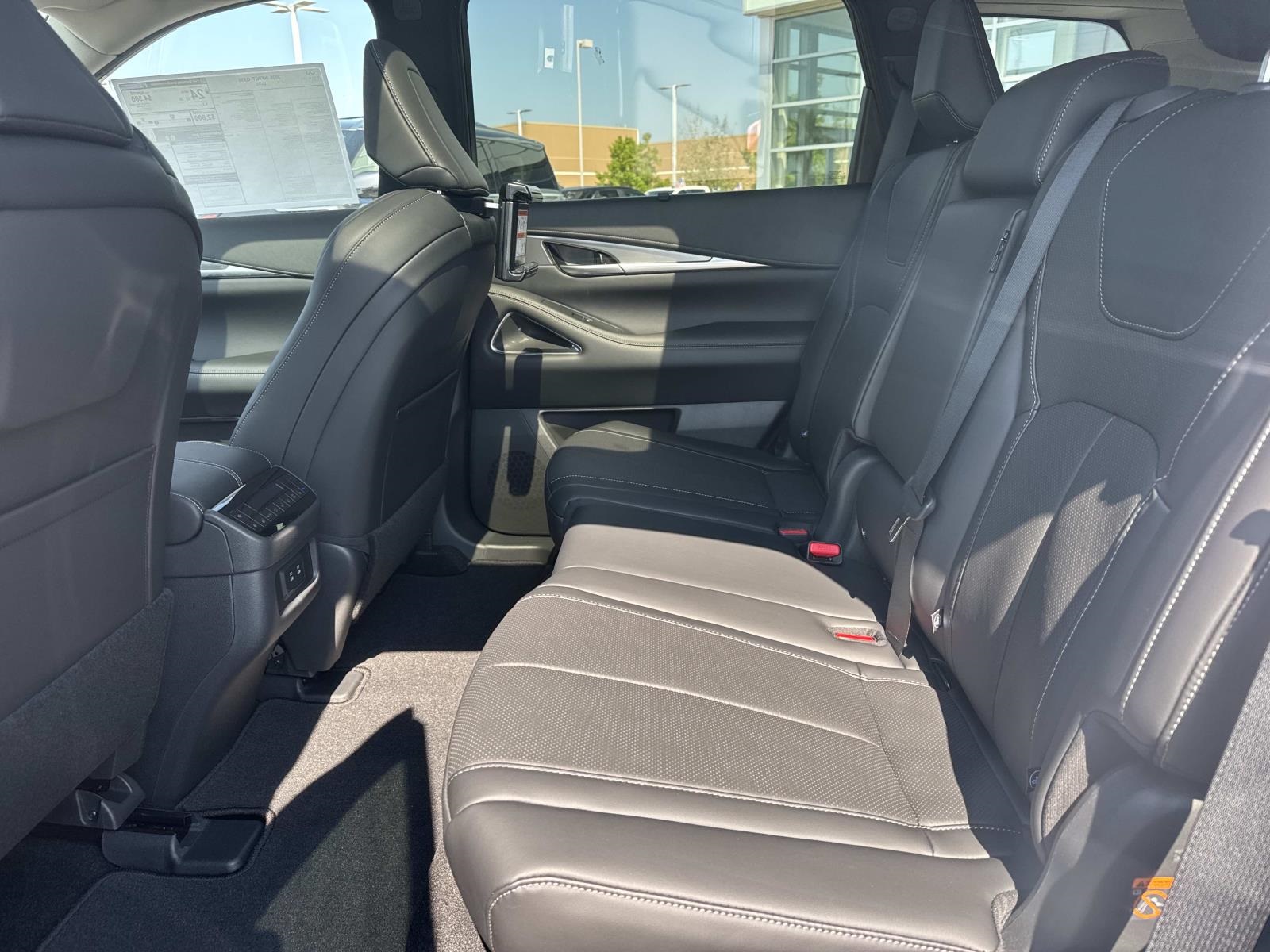 2026 Infiniti QX60 Luxe photo 6