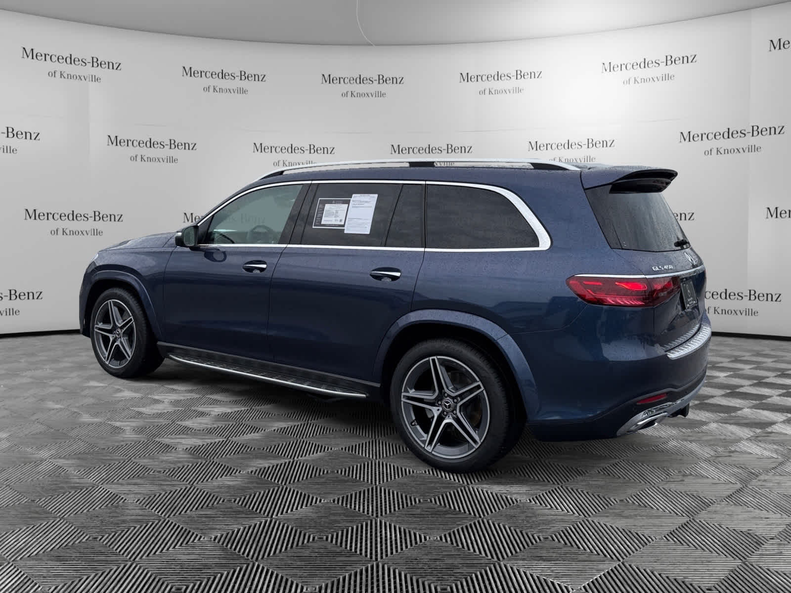 2025 Mercedes Benz GLS 450 4MATIC photo 3