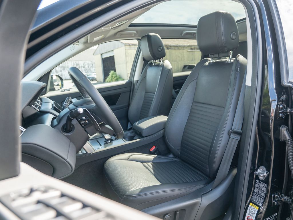 2024 Land Rover Discovery Sport S photo 18