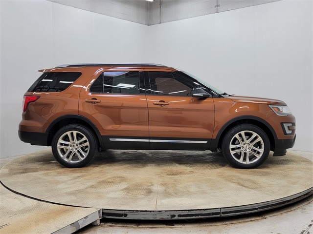 2017 Ford Explorer XLT photo 2