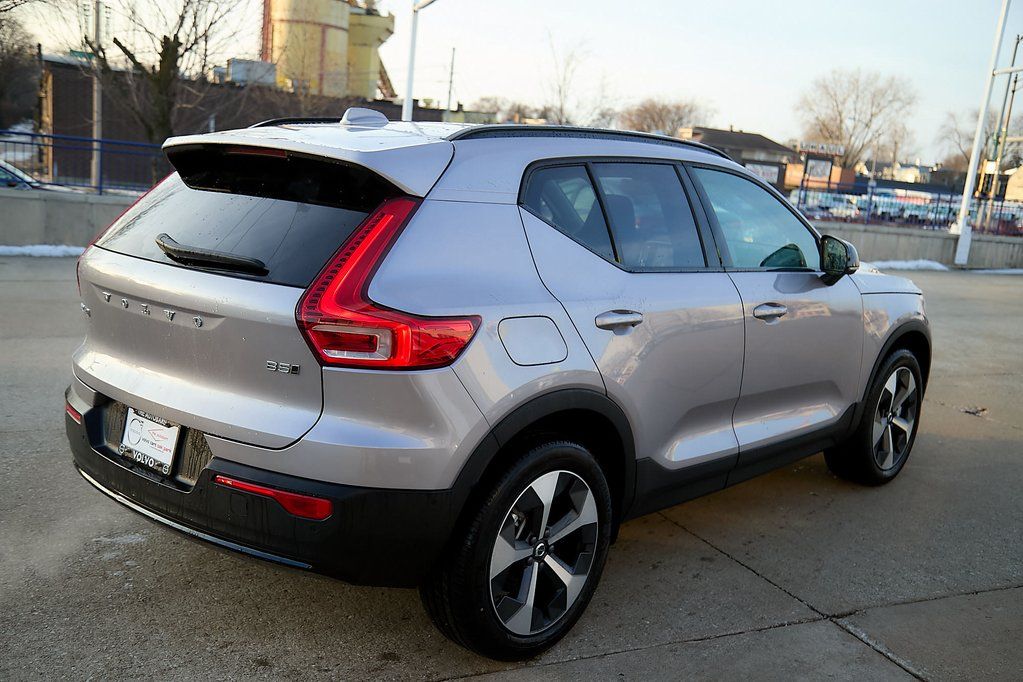 2026 VOLVO XC40 - Image 9