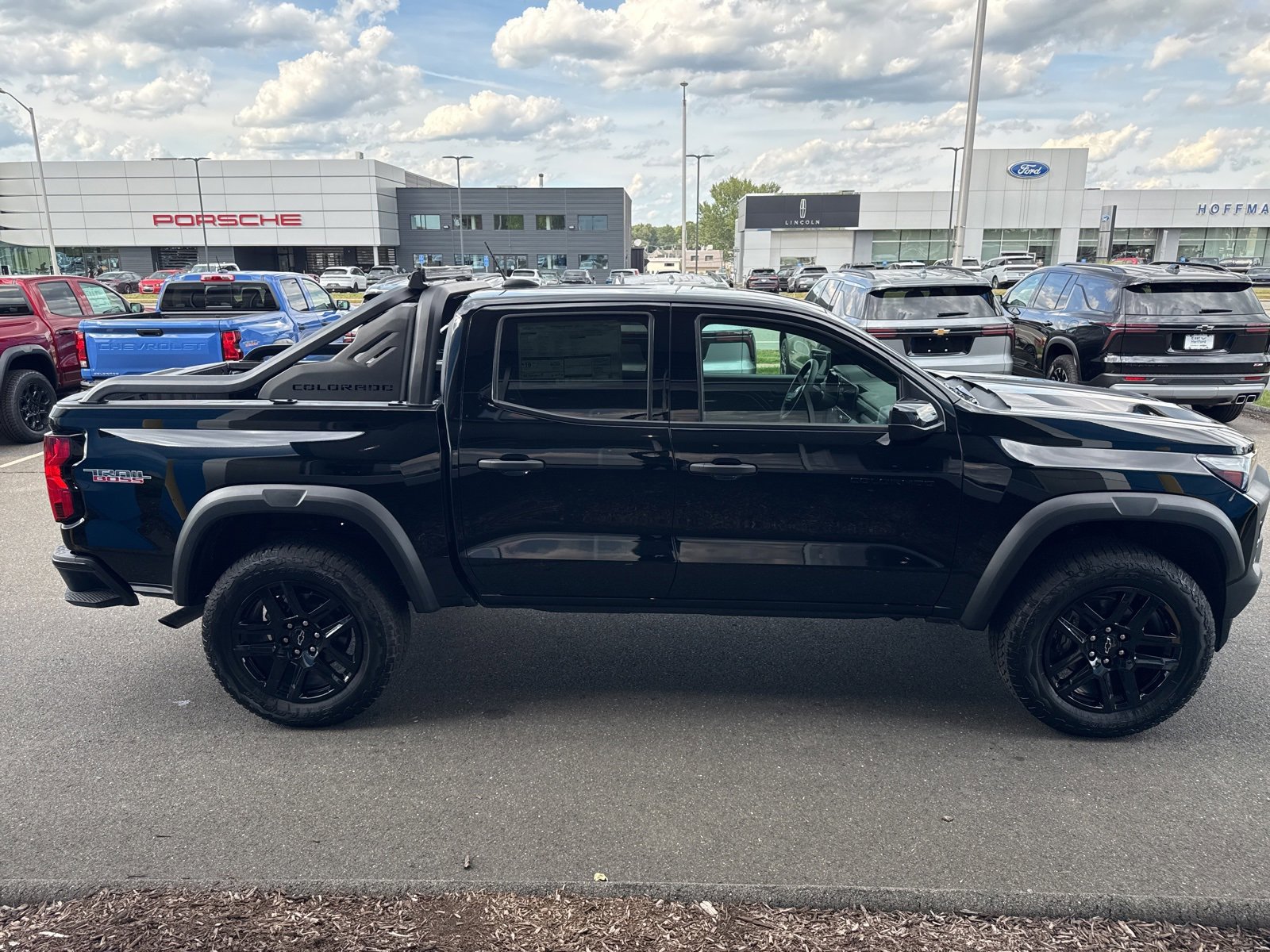 2025 Chevrolet Colorado Trail Boss photo 3