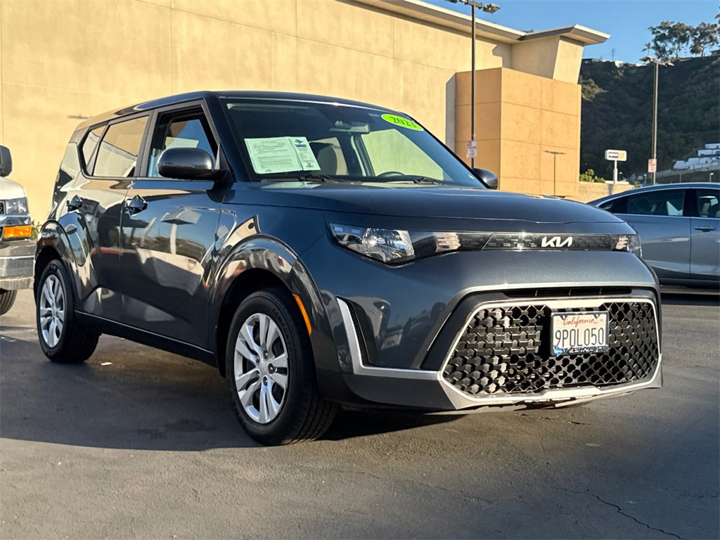 2023 Kia Soul LX photo 3