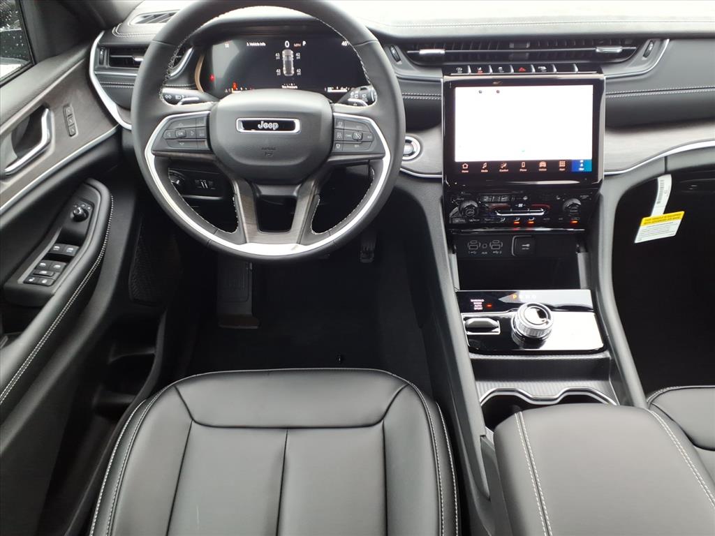 2025 Jeep Grand Cherokee Limited photo 3