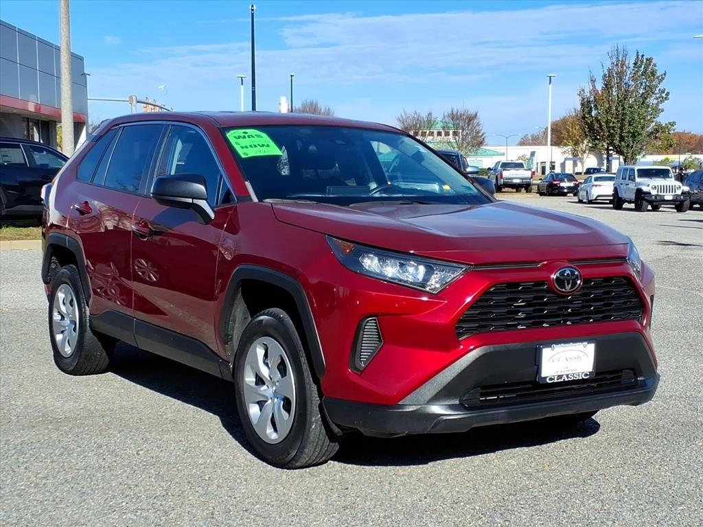 2022 Toyota RAV4 LE's photo