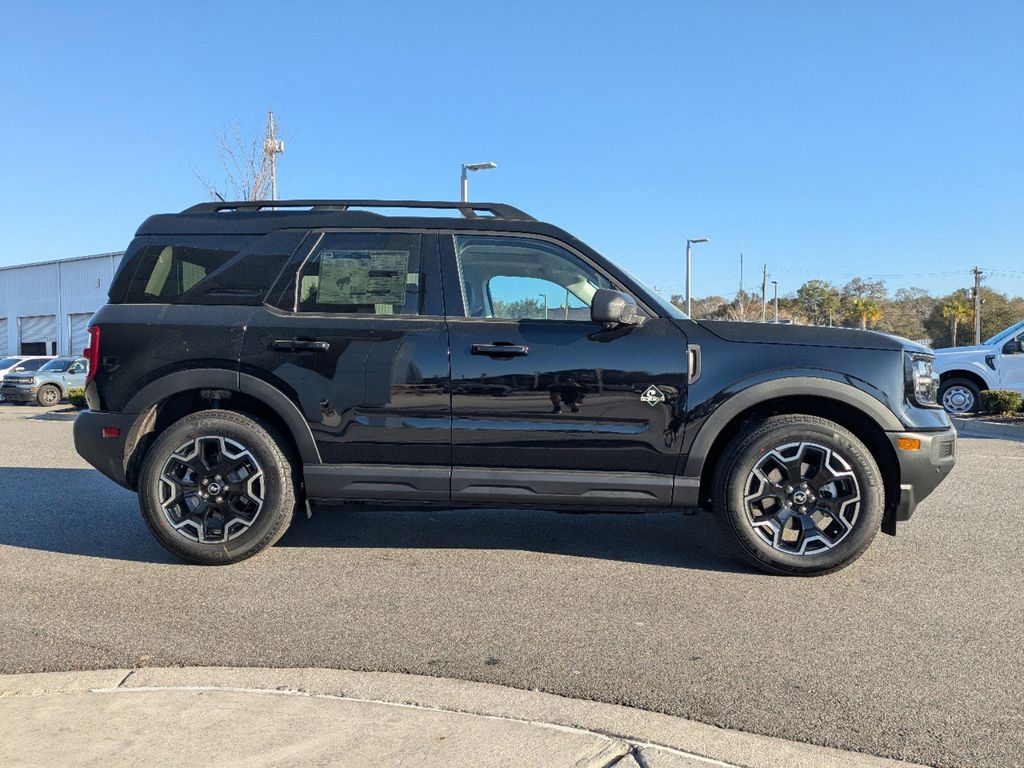 2025 Ford Bronco Sport Outer Banks photo 3