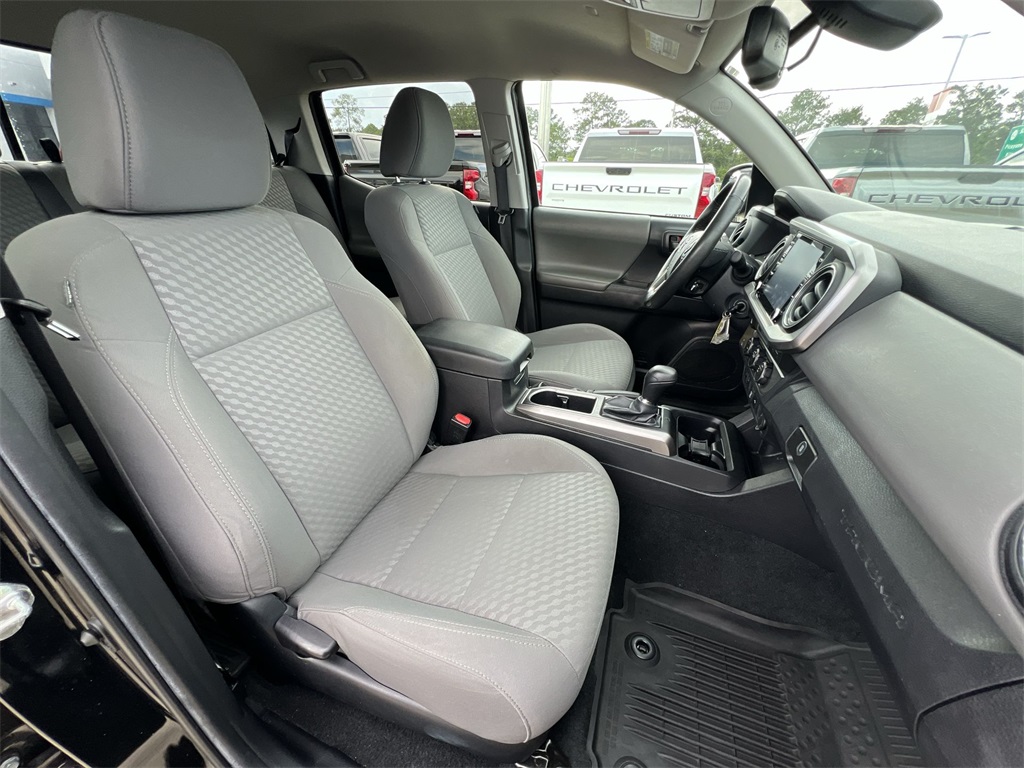 2022 Toyota Tacoma SR5 photo 33