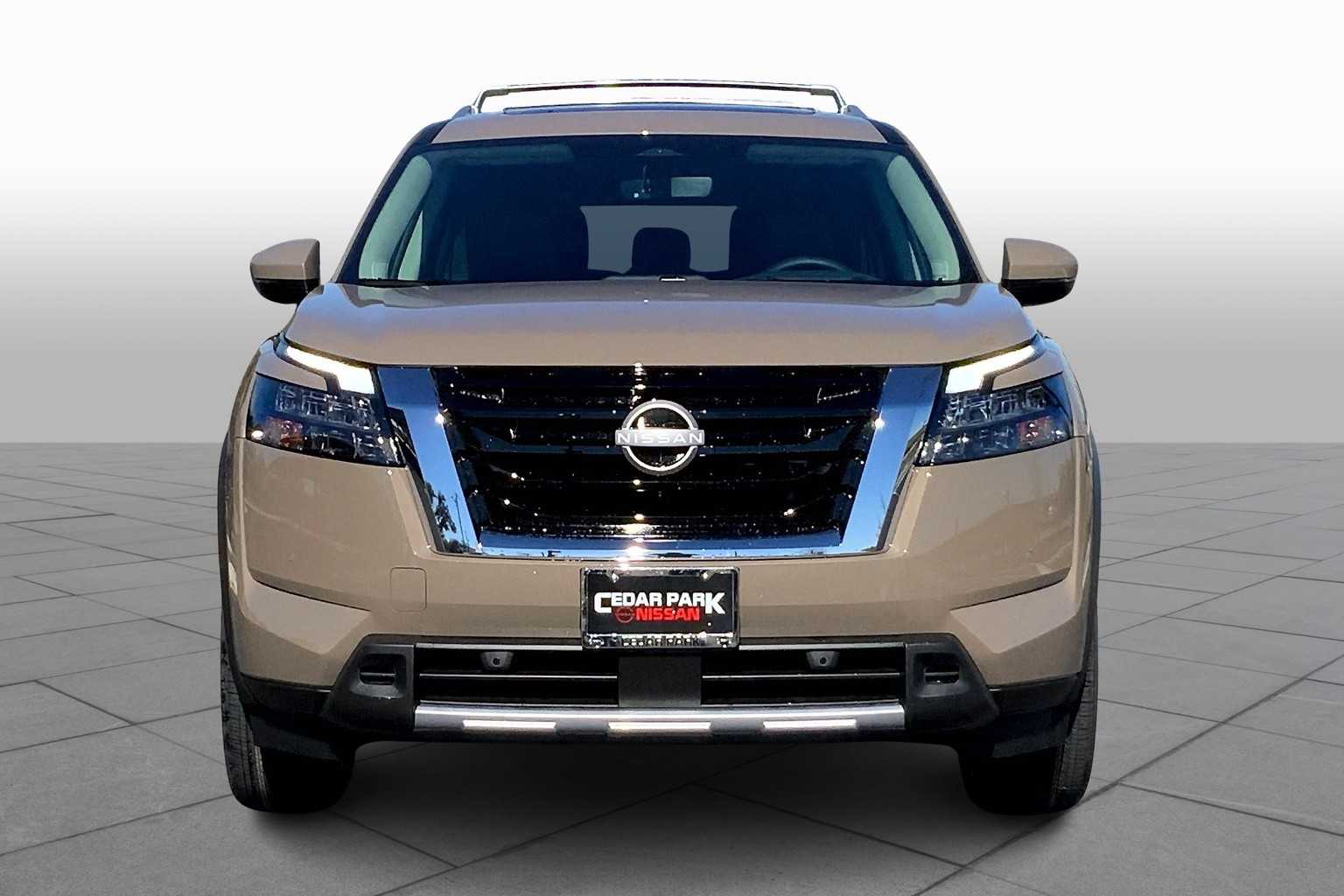 2025 Nissan Pathfinder Platinum photo 3