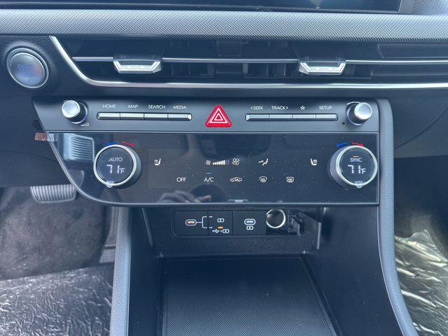 2025 Hyundai Sonata SEL photo 25