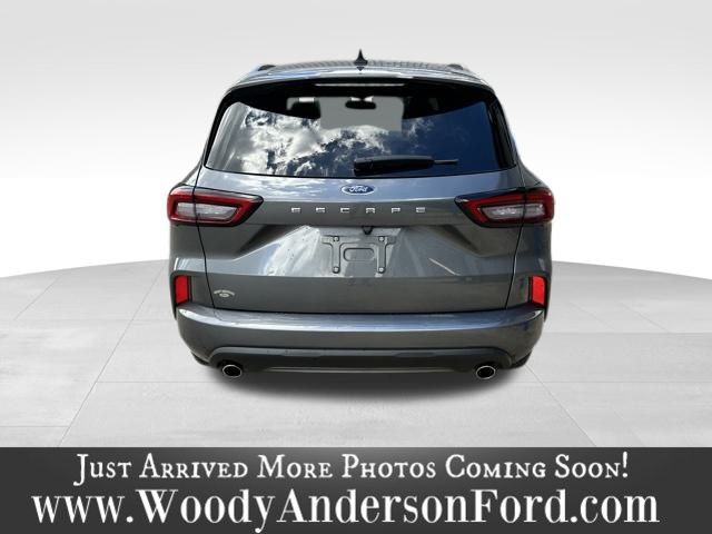 2024 Ford Escape ST-Line photo 4