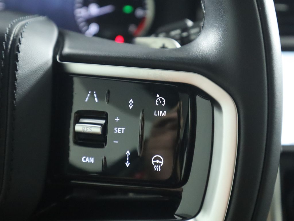 2023 Land Rover Discovery Sport SE R-Dynamic photo 12