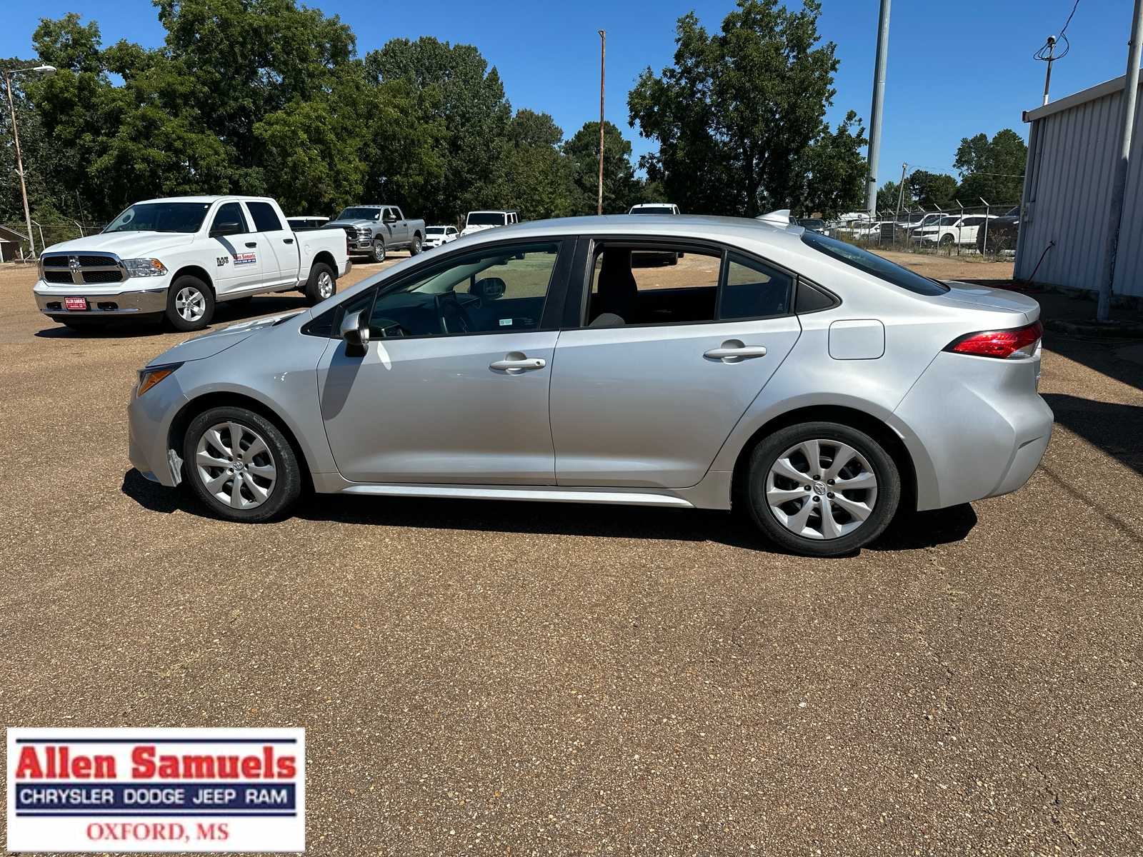 2021 Toyota Corolla LE photo 6