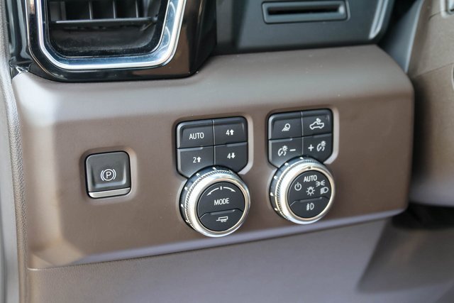 Used 2022 White Frost Tricoat GMC Denali image 14
