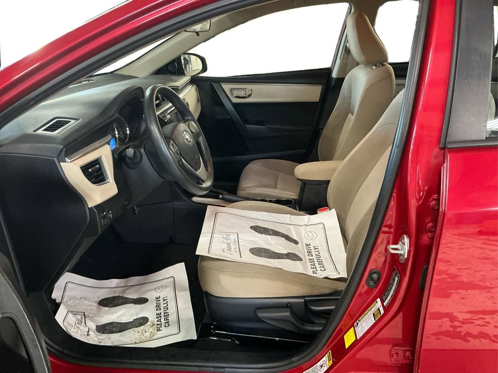 2015 Toyota Corolla LE photo 19