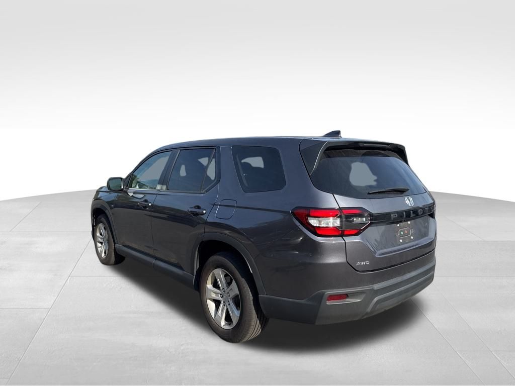 2023 Honda Pilot LX photo 4