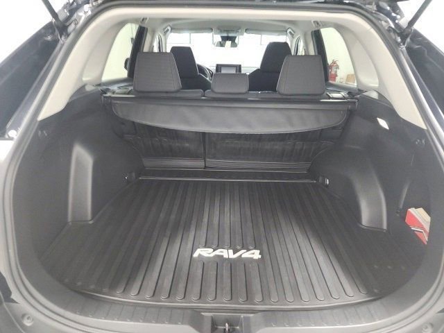 2022 Toyota RAV4 LE photo 27
