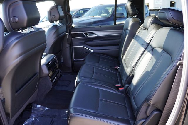 2025 Jeep Wagoneer Base photo 17