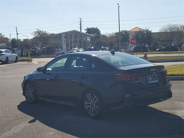 2023 Kia Forte GT-Line photo 2
