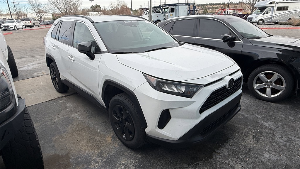 2021 Toyota RAV4 LE's photo