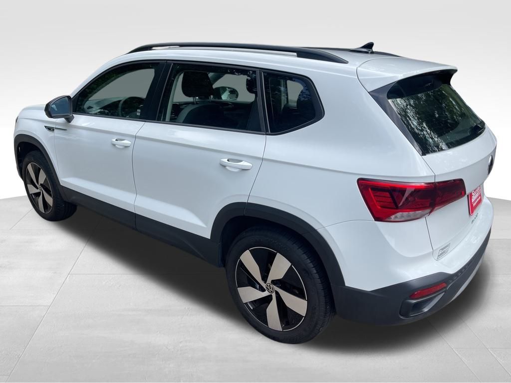 2024 Volkswagen Taos S photo 2