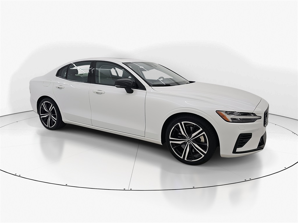 2022 Volvo S60 Recharge T8 R-Design Expression photo 3