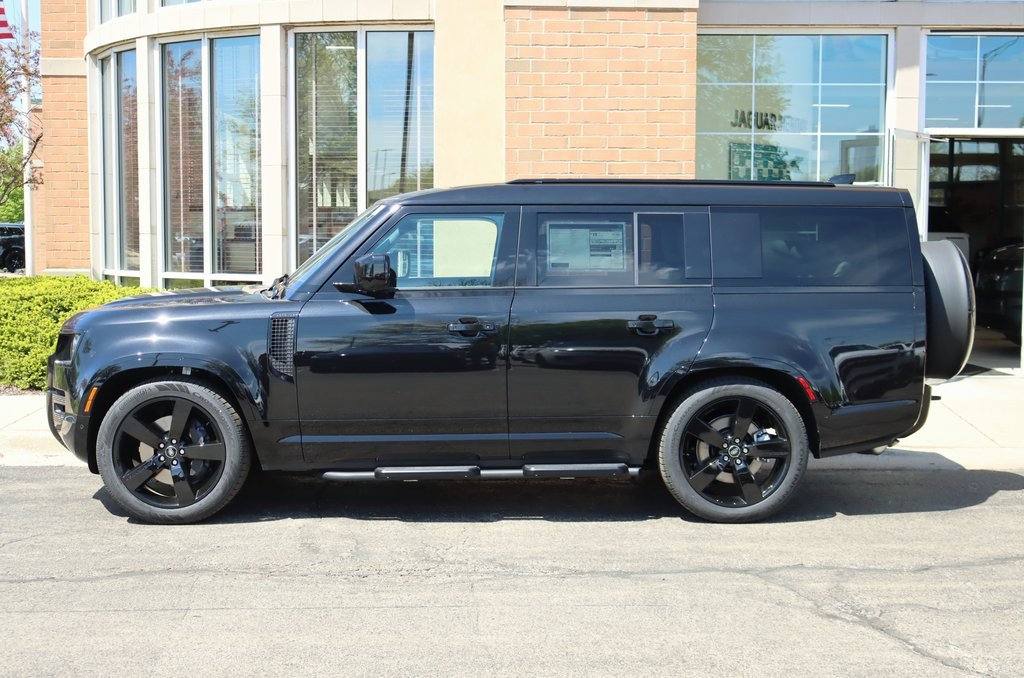 2025 LAND ROVER DEFENDER - Image 1