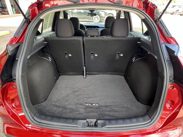 2023 Nissan Kicks SR photo 24